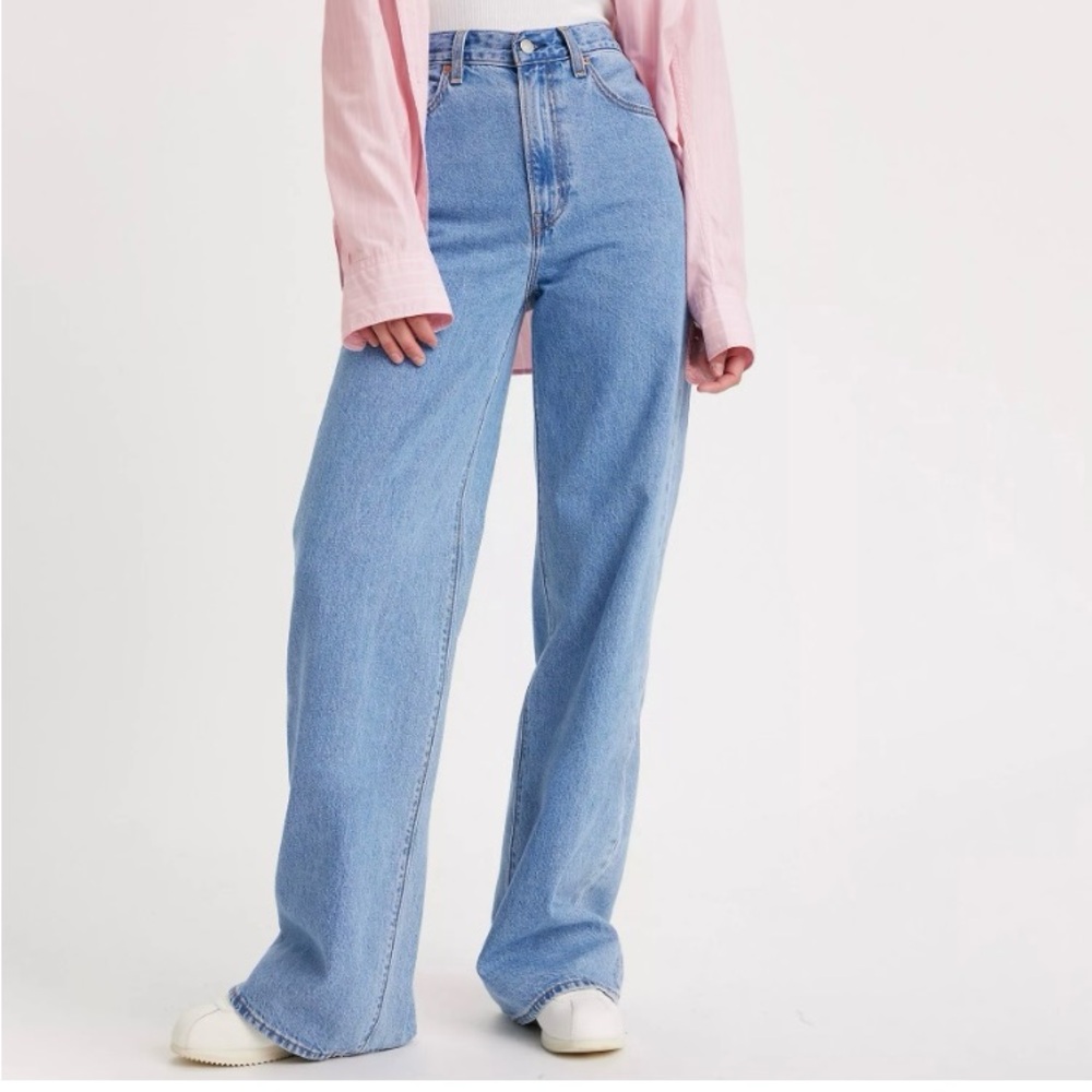 Levi’s ribcage wide leg jeans, 27 waist x 30 inseam, medium wash